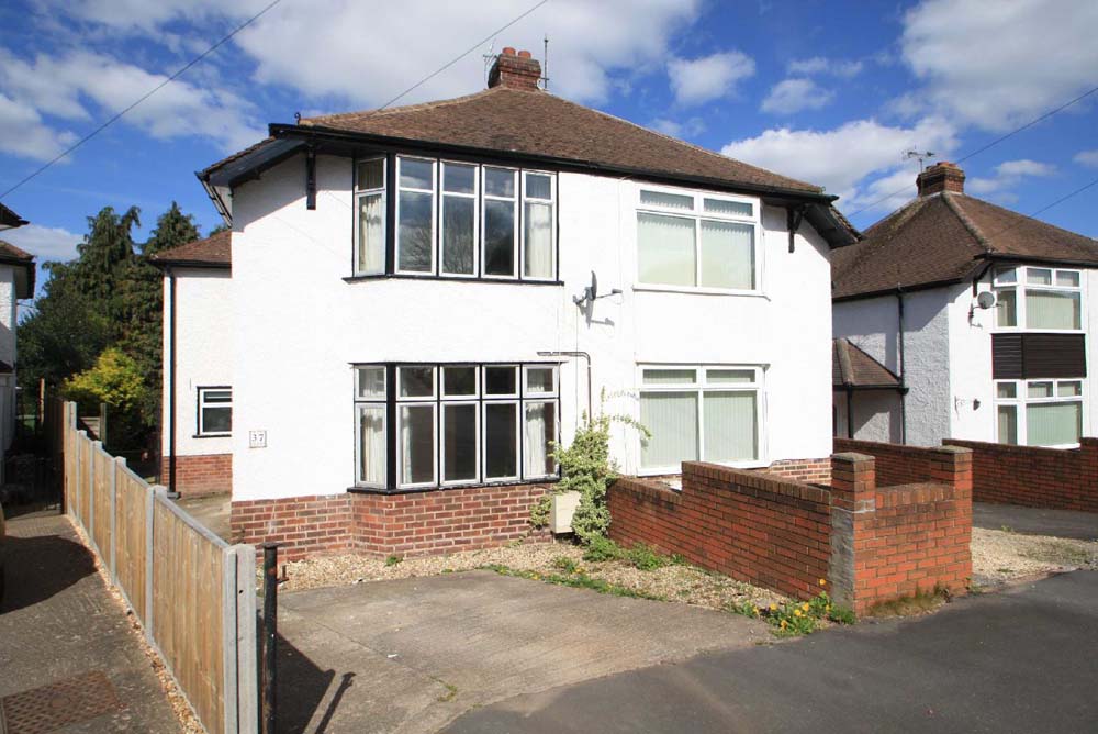 Cobb Amos Estate Agents 37 Whitehorse Square